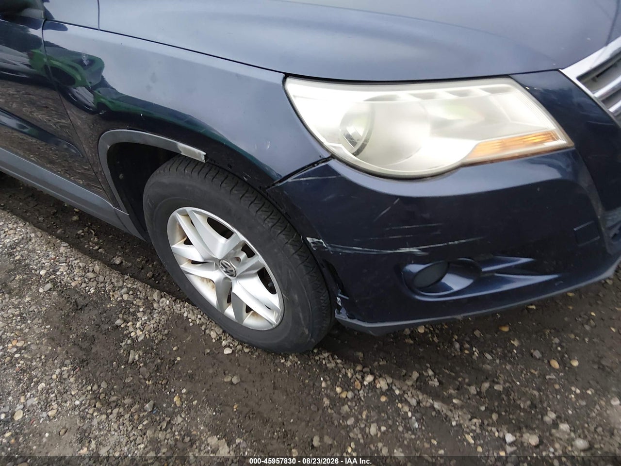 2011 VOLKSWAGEN TIGUAN S · 6/10