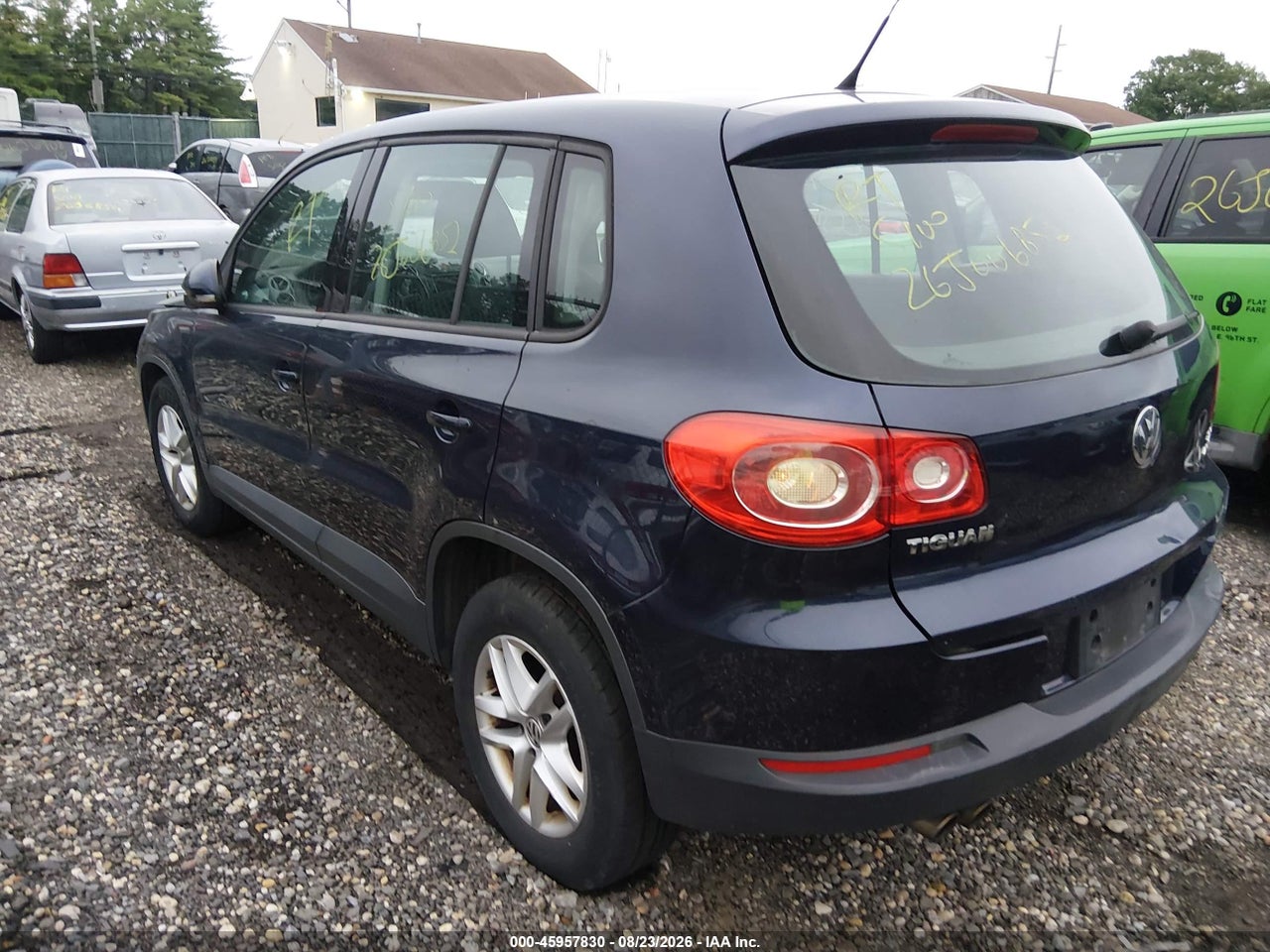2011 VOLKSWAGEN TIGUAN S · 3/10