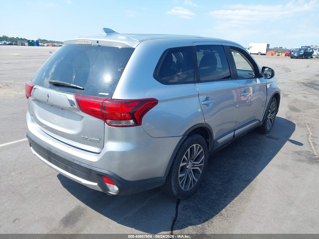 2017 MITSUBISHI OUTLANDER ES · 4/11
