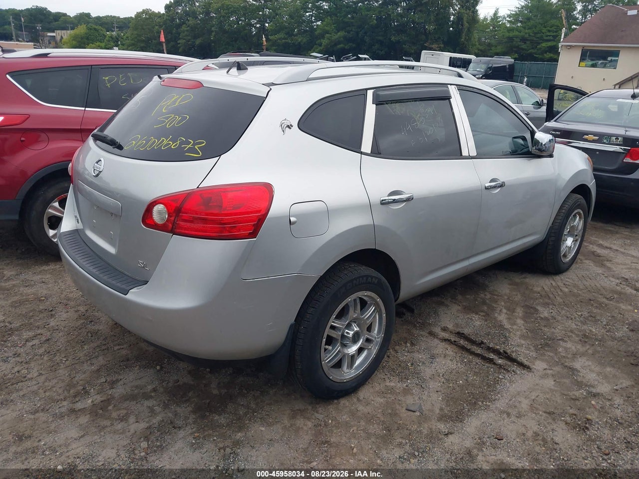 2010 NISSAN ROGUE SL · 4/10