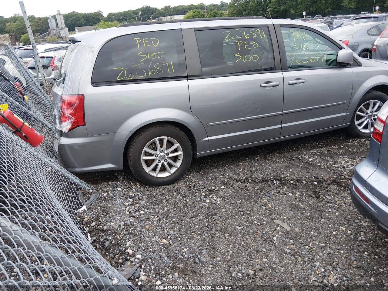 2016 DODGE GRAND CARAVAN SXT · 4/10