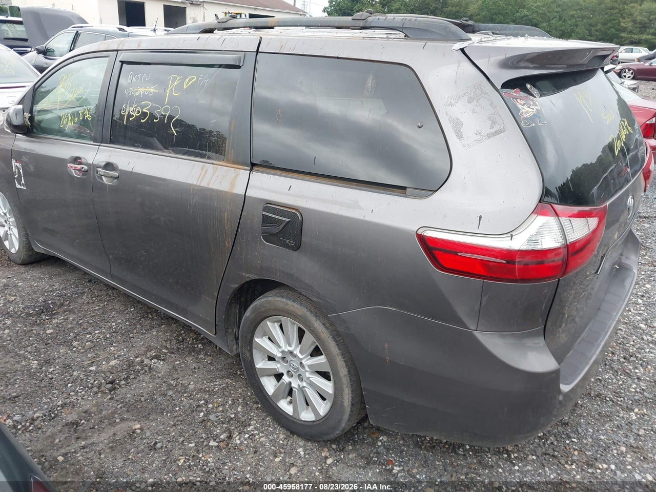 2015 TOYOTA SIENNA LE 7 PASSENGER · 3/10