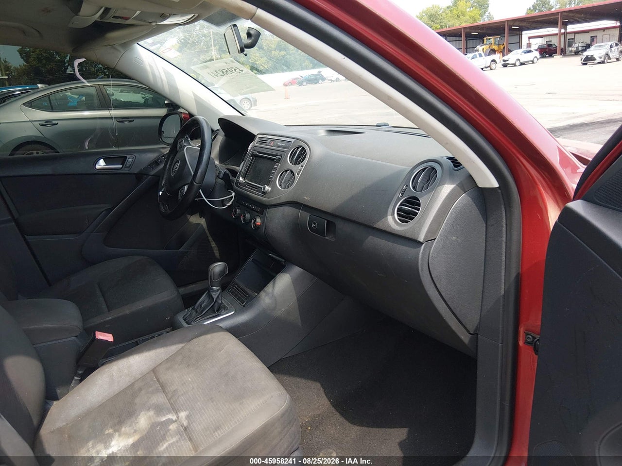 2015 VOLKSWAGEN TIGUAN S · 5/11