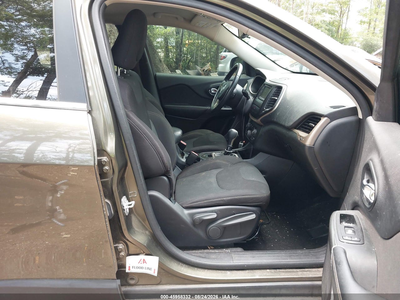 2016 JEEP CHEROKEE LATITUDE · 5/11