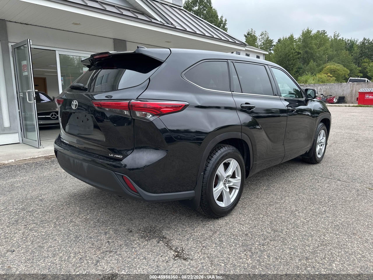 2021 TOYOTA HIGHLANDER LE · 4/10