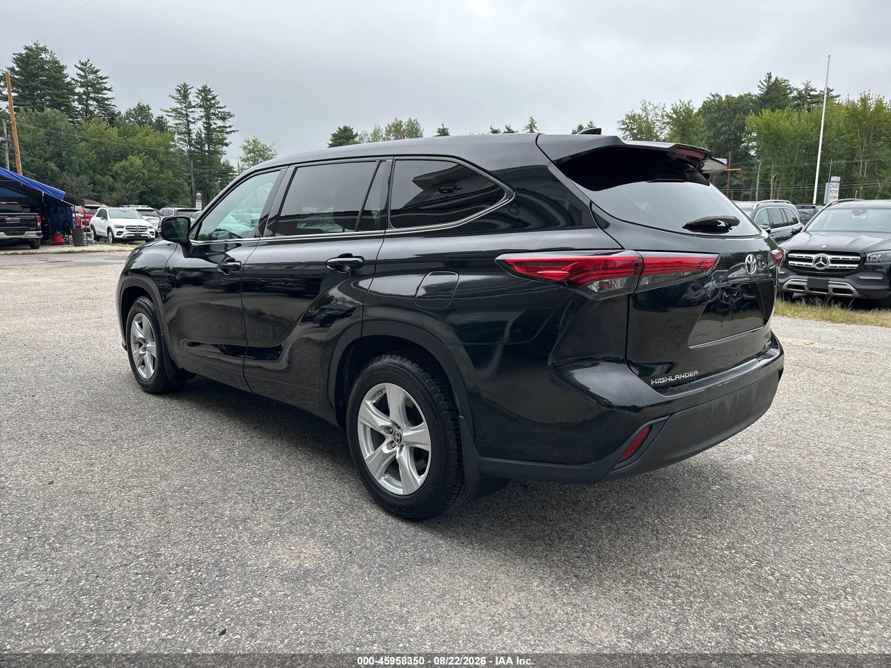 2021 TOYOTA HIGHLANDER LE · 3/10
