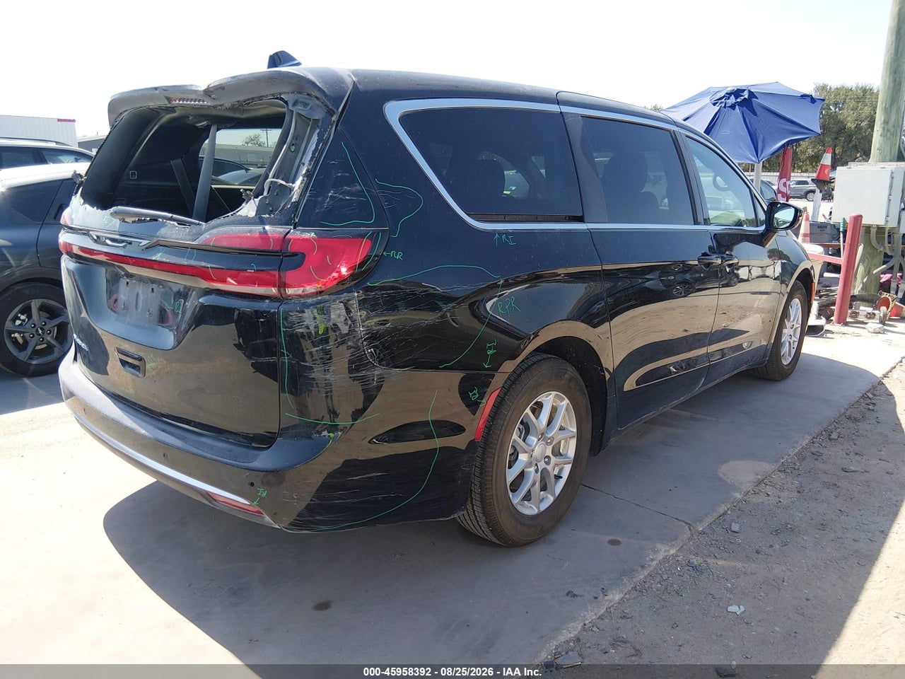 2027 CHRYSLER PACIFICA · 4/11