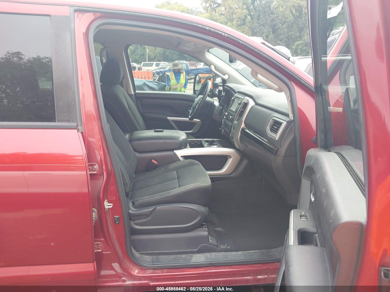 2017 NISSAN TITAN SV · 5/10