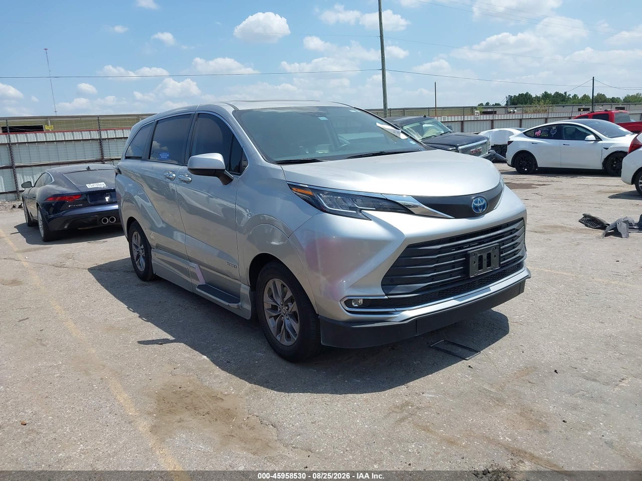 2021 TOYOTA SIENNA XLE