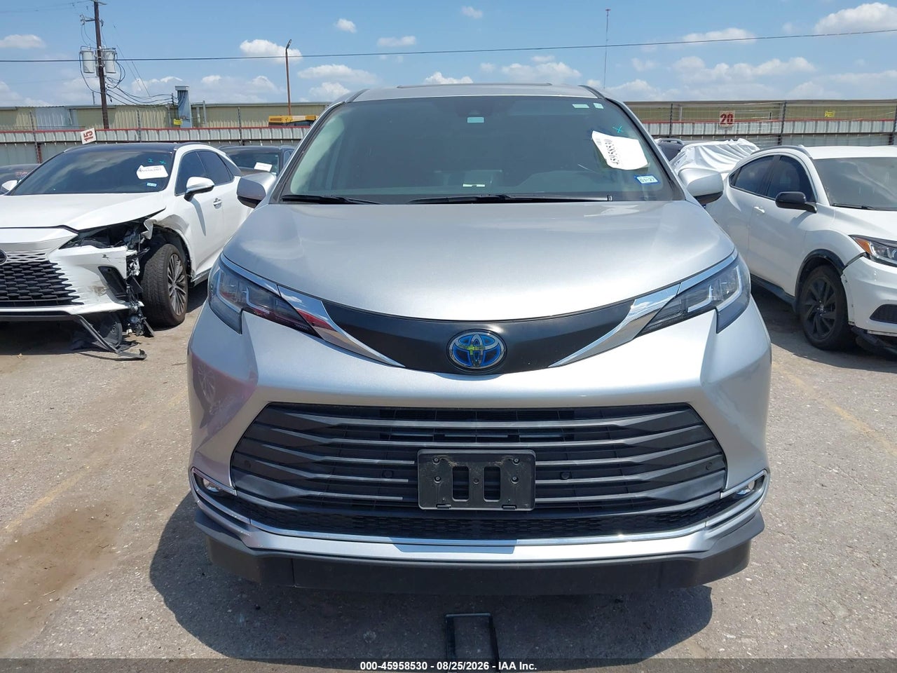 2021 TOYOTA SIENNA XLE · 6/11