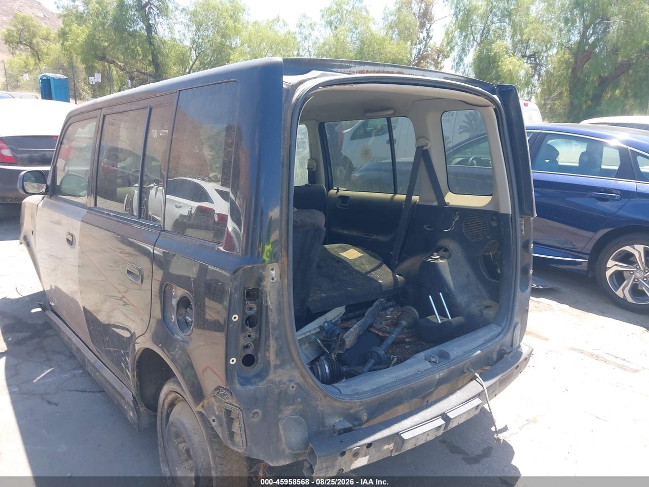 2005 SCION XB   · 6/10