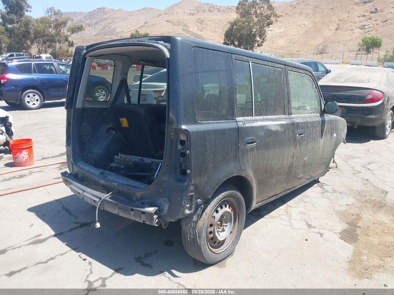 2005 SCION XB   · 4/10