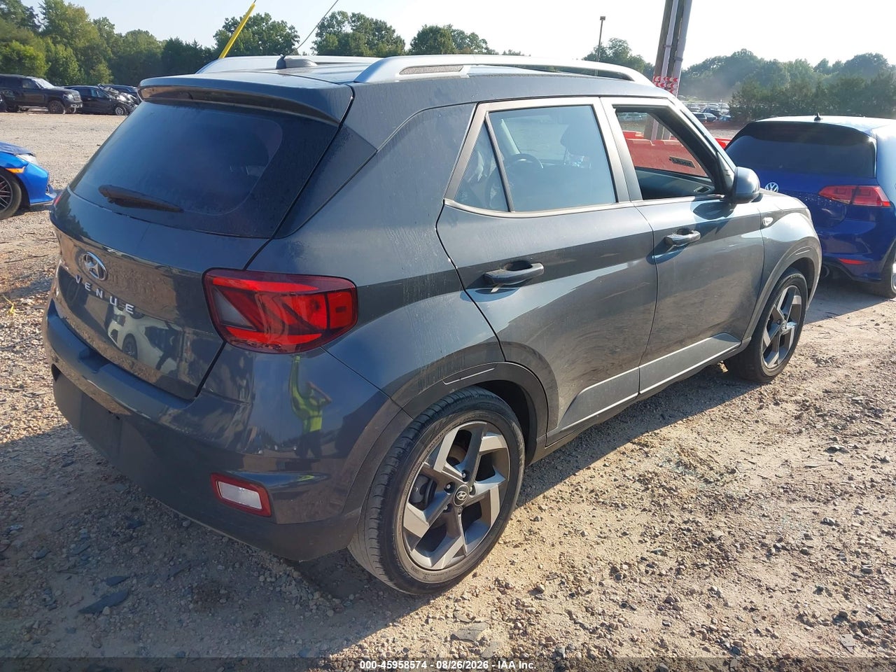 2023 HYUNDAI VENUE SEL · 4/10