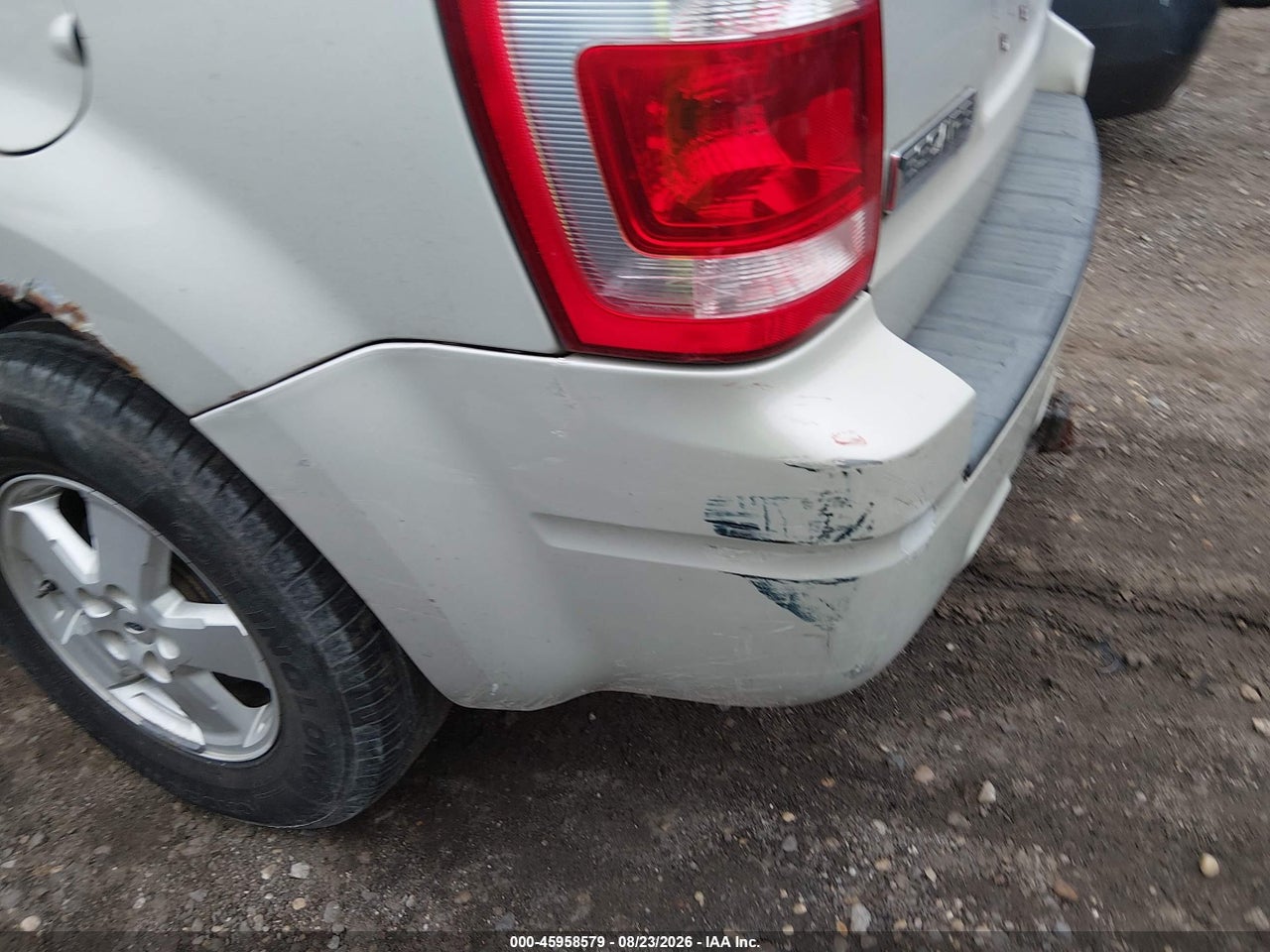 2008 FORD ESCAPE XLT · 6/10