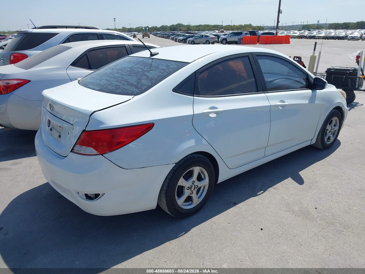 2016 HYUNDAI ACCENT SE · 4/11
