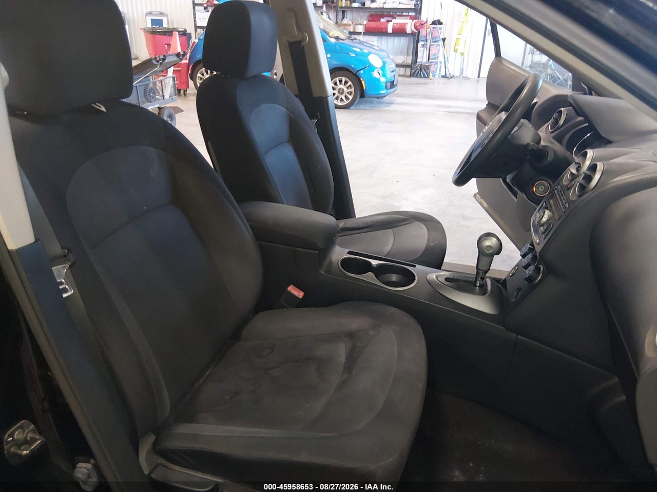 2011 NISSAN ROGUE S · 5/11