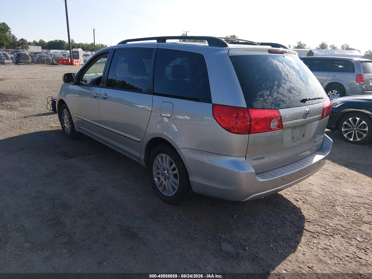 2010 TOYOTA SIENNA XLE · 3/11