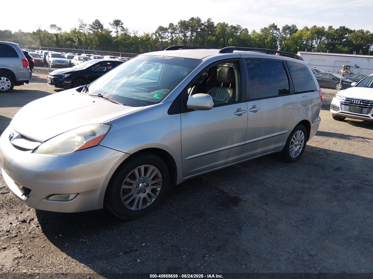 2010 TOYOTA SIENNA XLE · 2/11