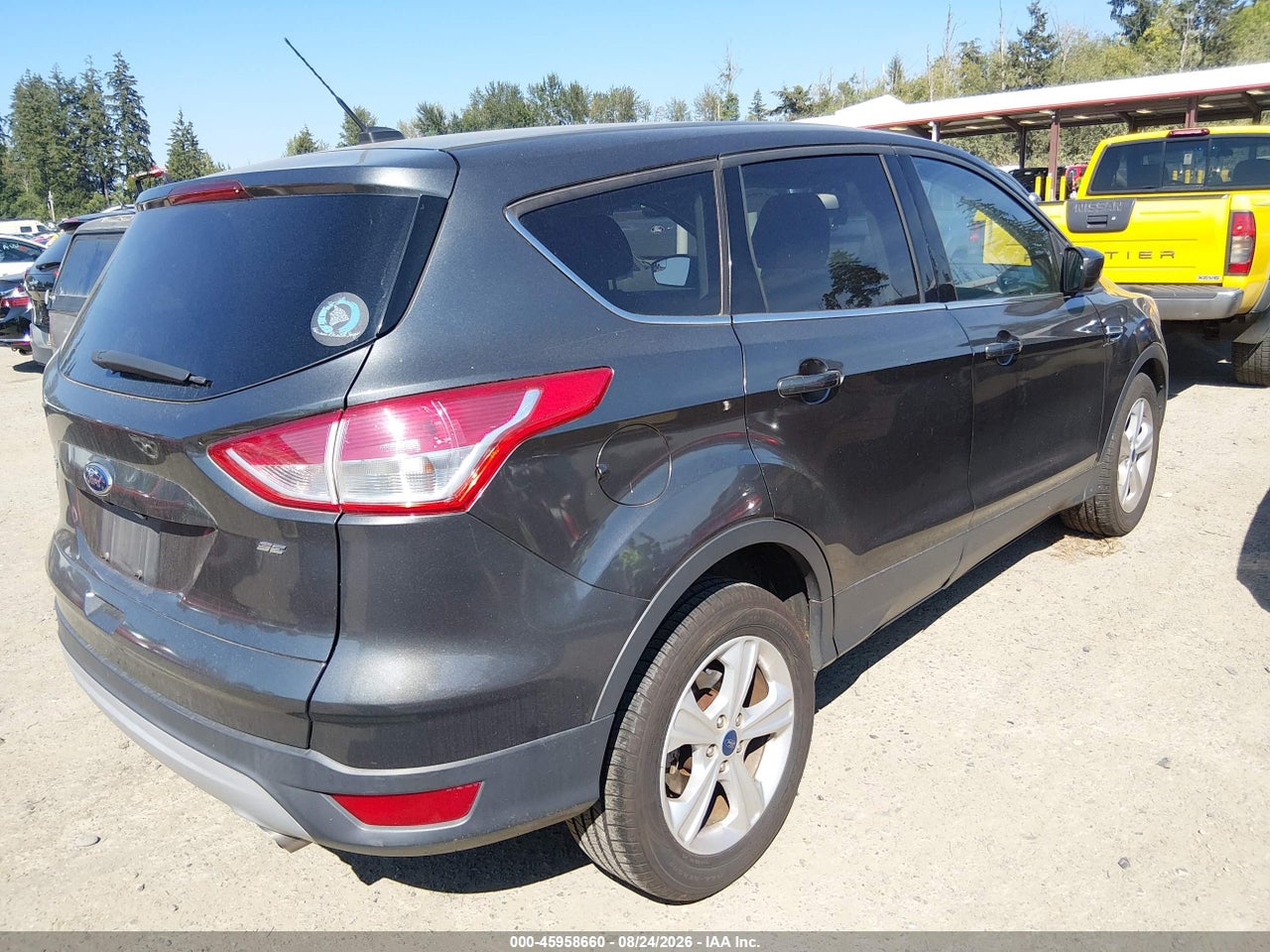 2015 FORD ESCAPE SE · 4/11
