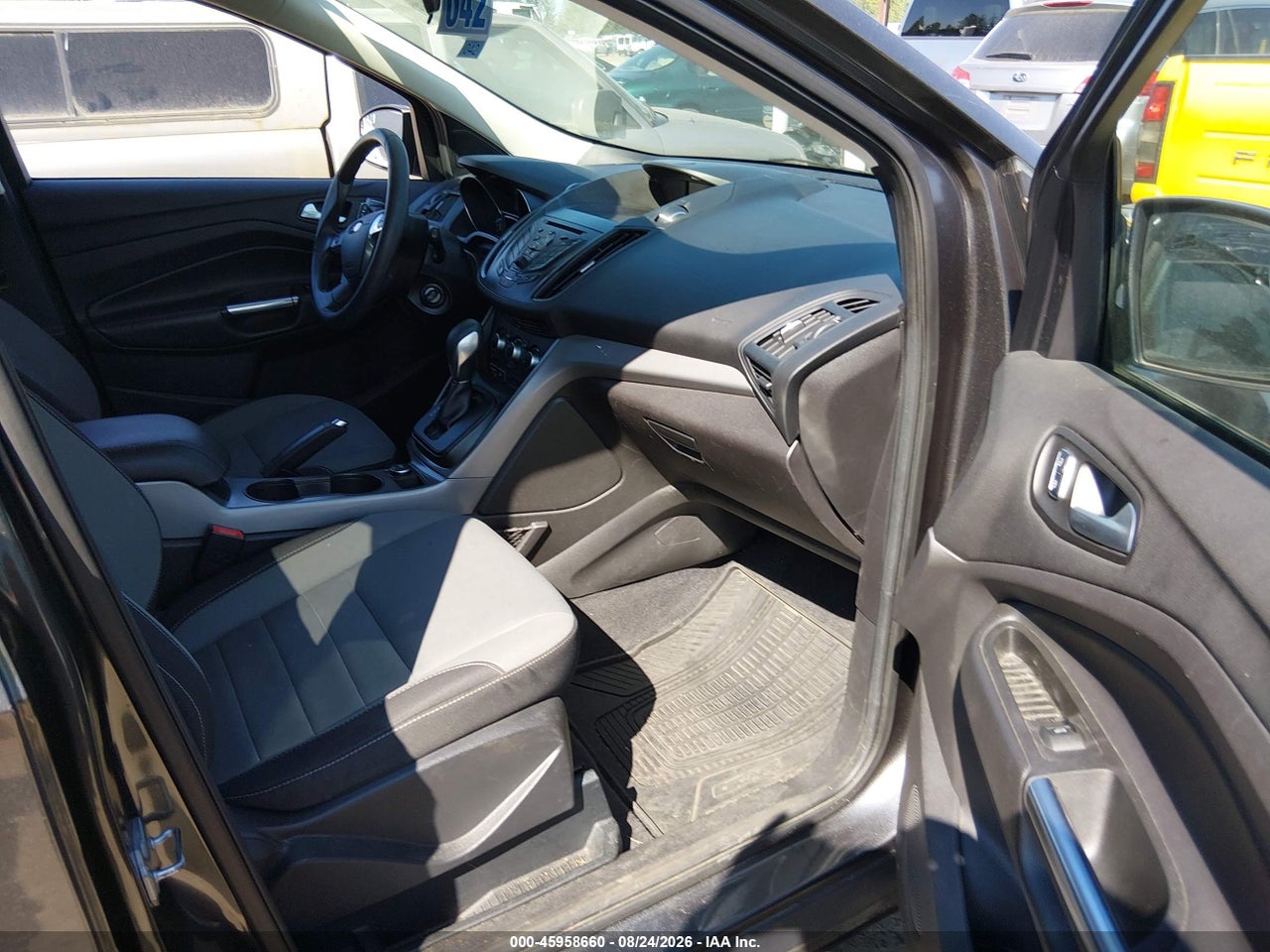 2015 FORD ESCAPE SE · 5/11