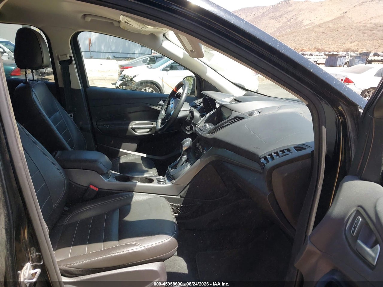 2016 FORD ESCAPE SE · 5/11