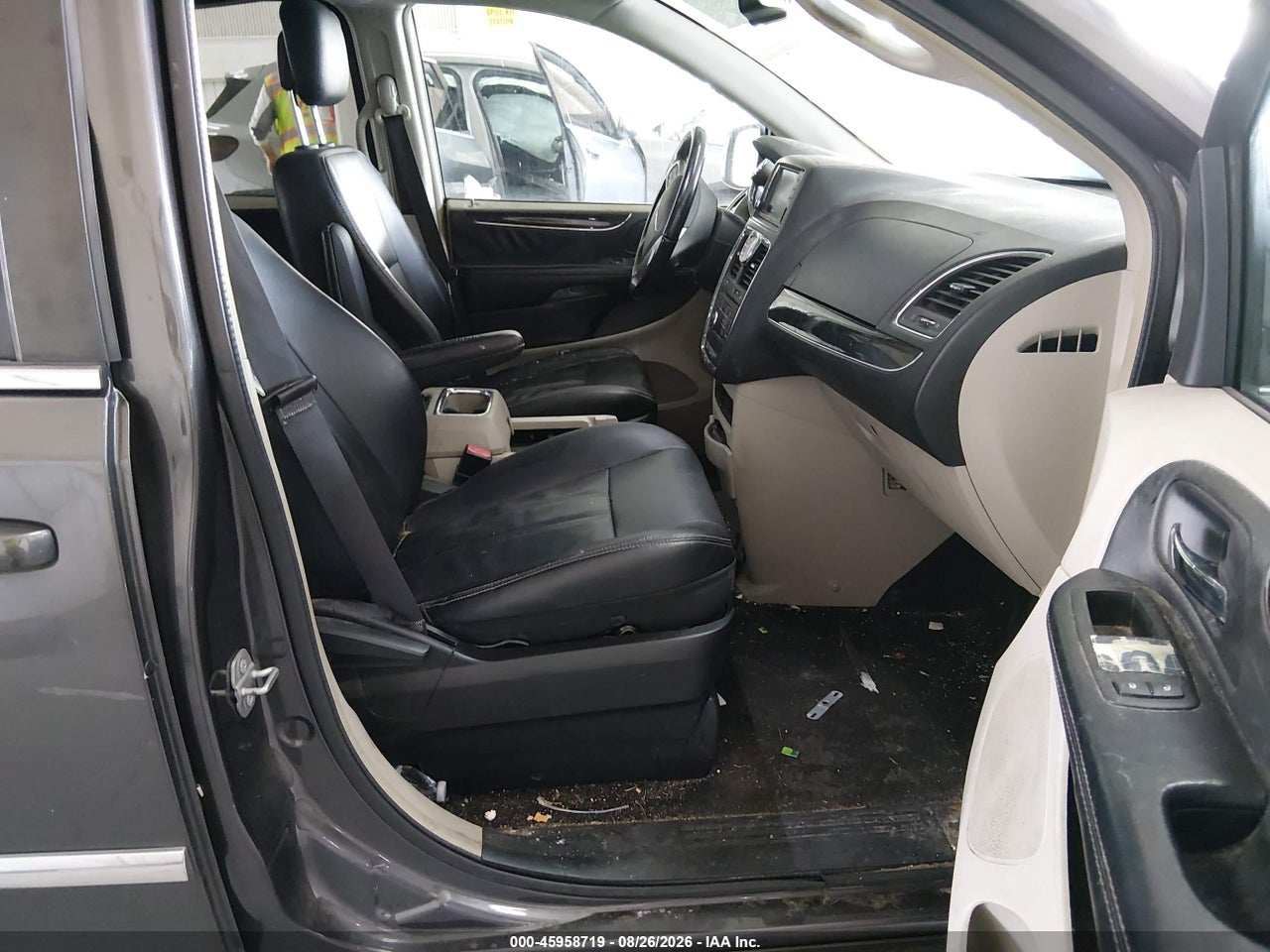 2016 CHRYSLER TOWN &amp; COUNTRY TOURING · 5/11