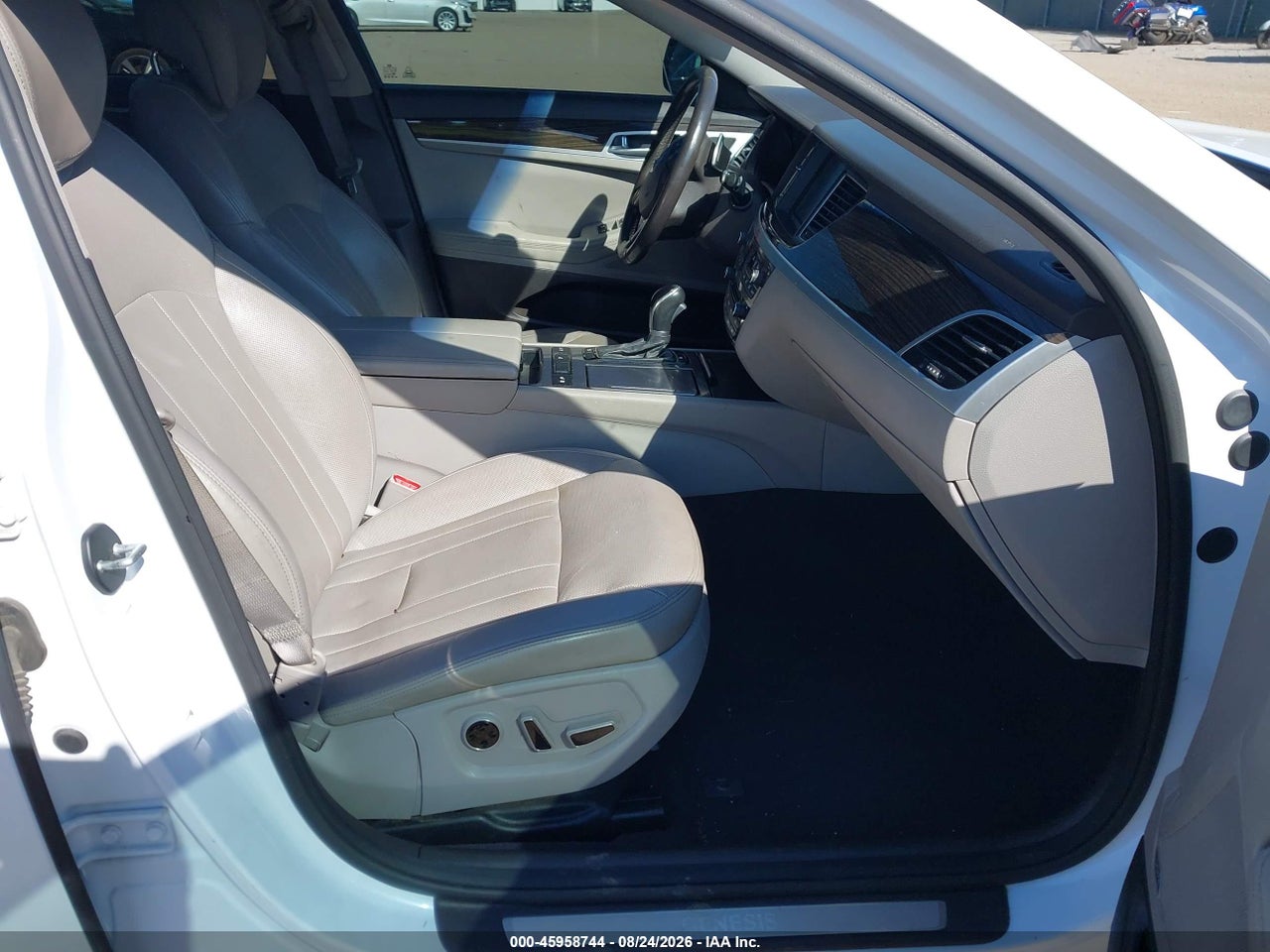 2015 HYUNDAI GENESIS 3.8 · 5/11