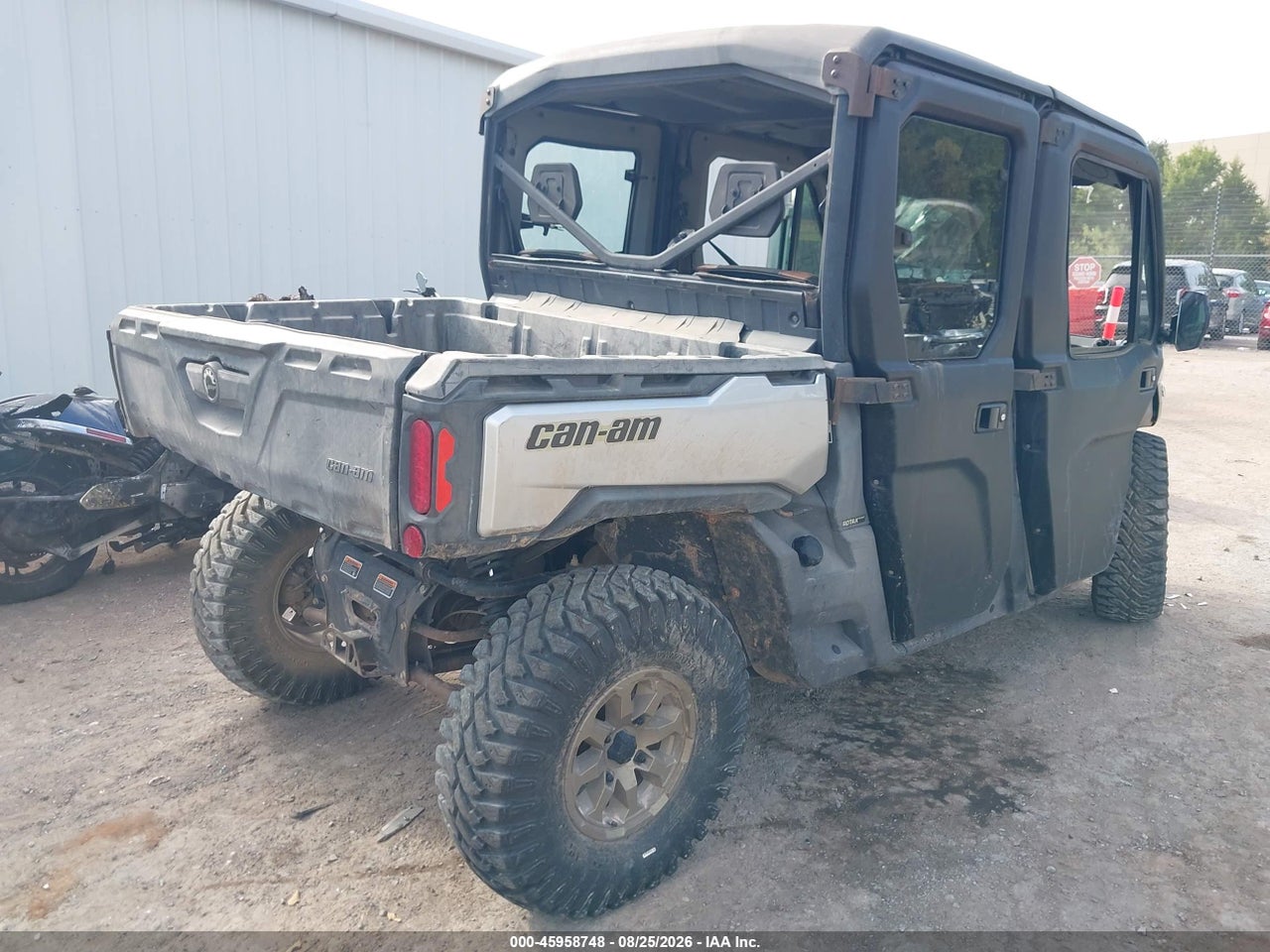 2021 CAN-AM DEFENDER MAX LIMITED CAB HD10 · 4/11