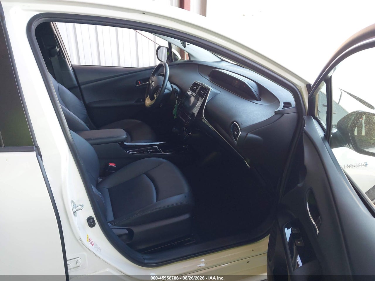 2017 TOYOTA PRIUS THREE TOURING · 5/11