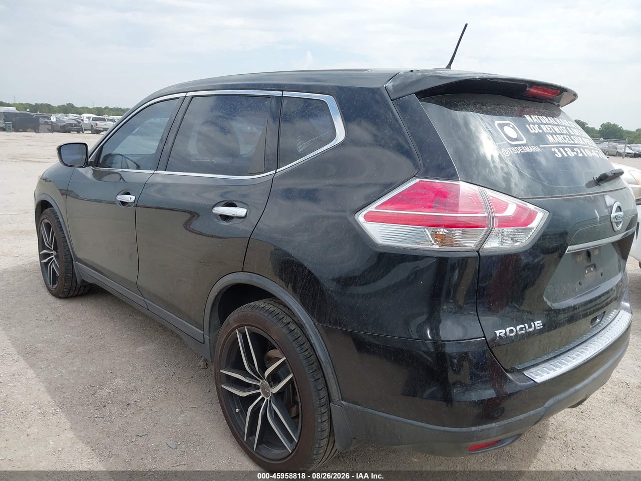 2015 NISSAN ROGUE S · 3/11