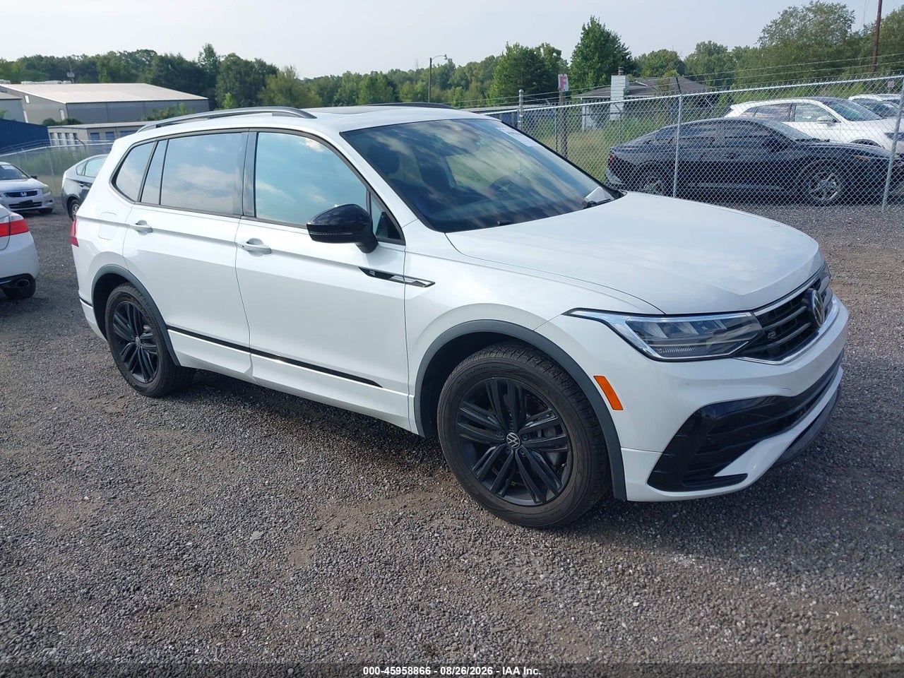 3VVCB7AX7NM****** · 2022 VOLKSWAGEN TIGUAN 2.0T SE R-LINE BLACK