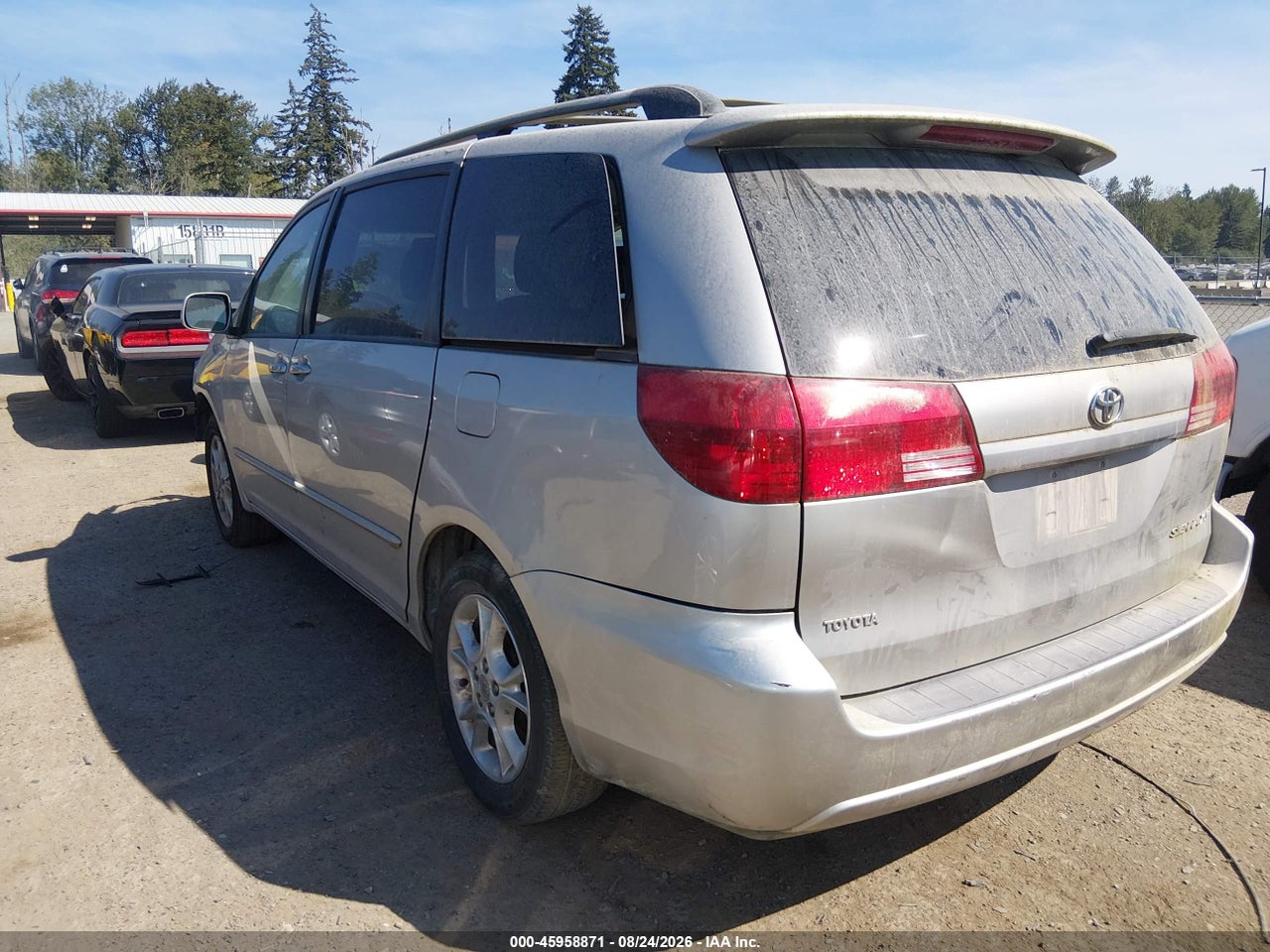 2004 TOYOTA SIENNA XLE · 3/11