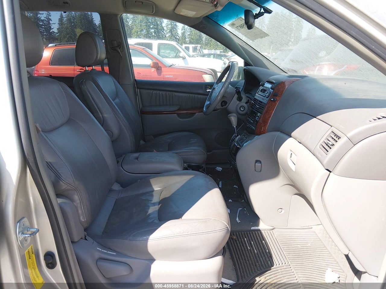 2004 TOYOTA SIENNA XLE · 5/11