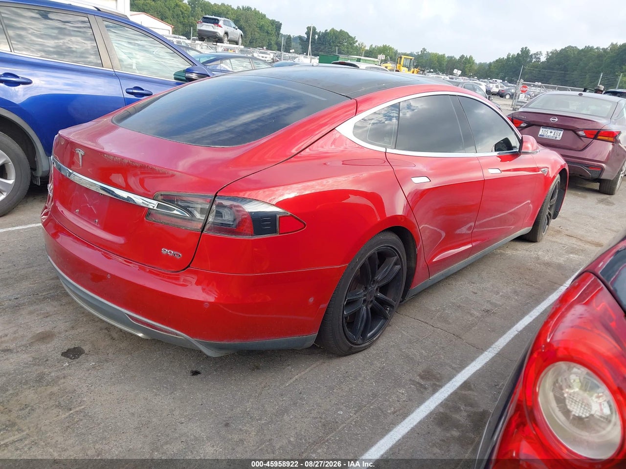 2015 TESLA MODEL S 70D/85D/P85D · 4/10