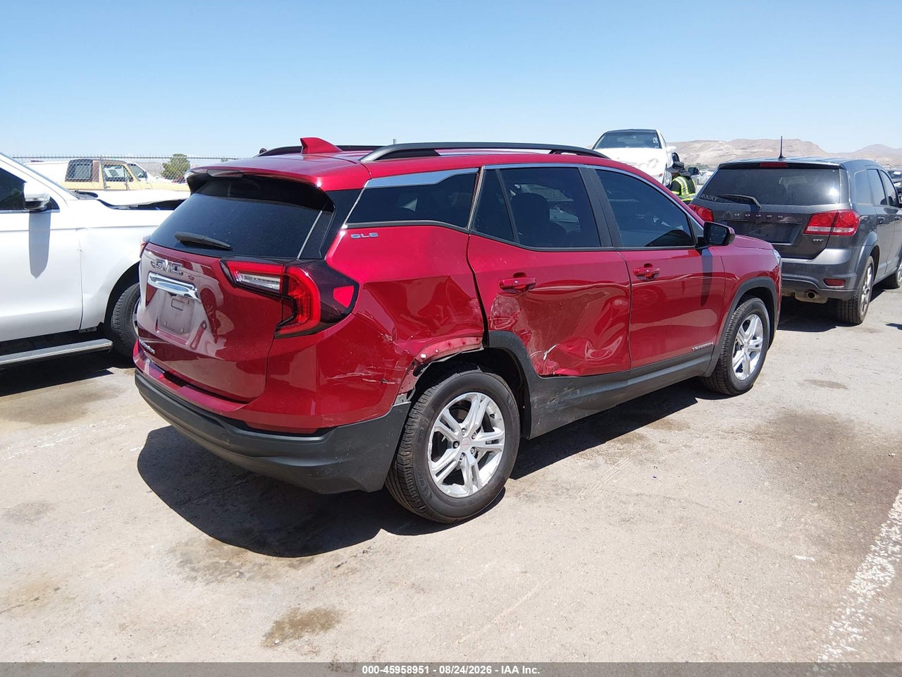 2024 GMC TERRAIN FWD SLE · 4/11