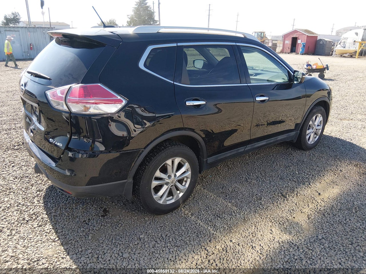 2015 NISSAN ROGUE SV · 4/11