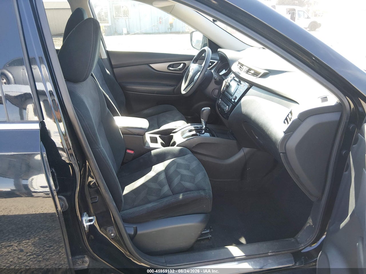 2015 NISSAN ROGUE SV · 5/11