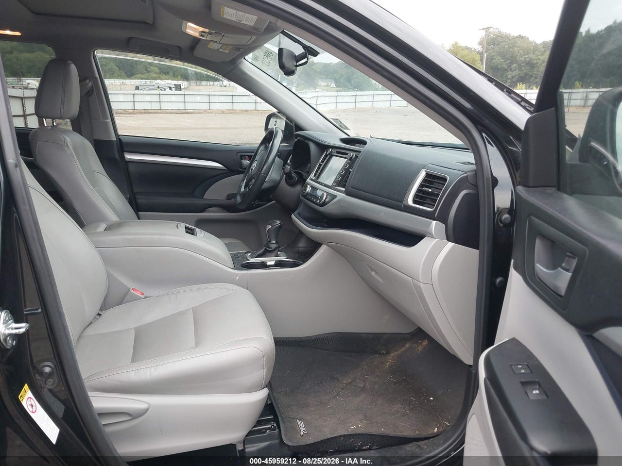 2016 TOYOTA HIGHLANDER XLE V6 · 5/11
