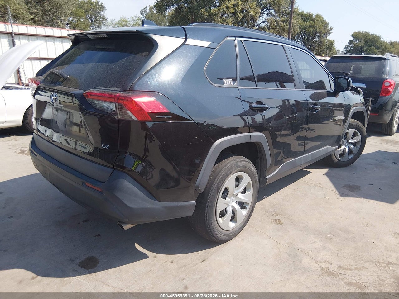 2021 TOYOTA RAV4 LE · 4/11