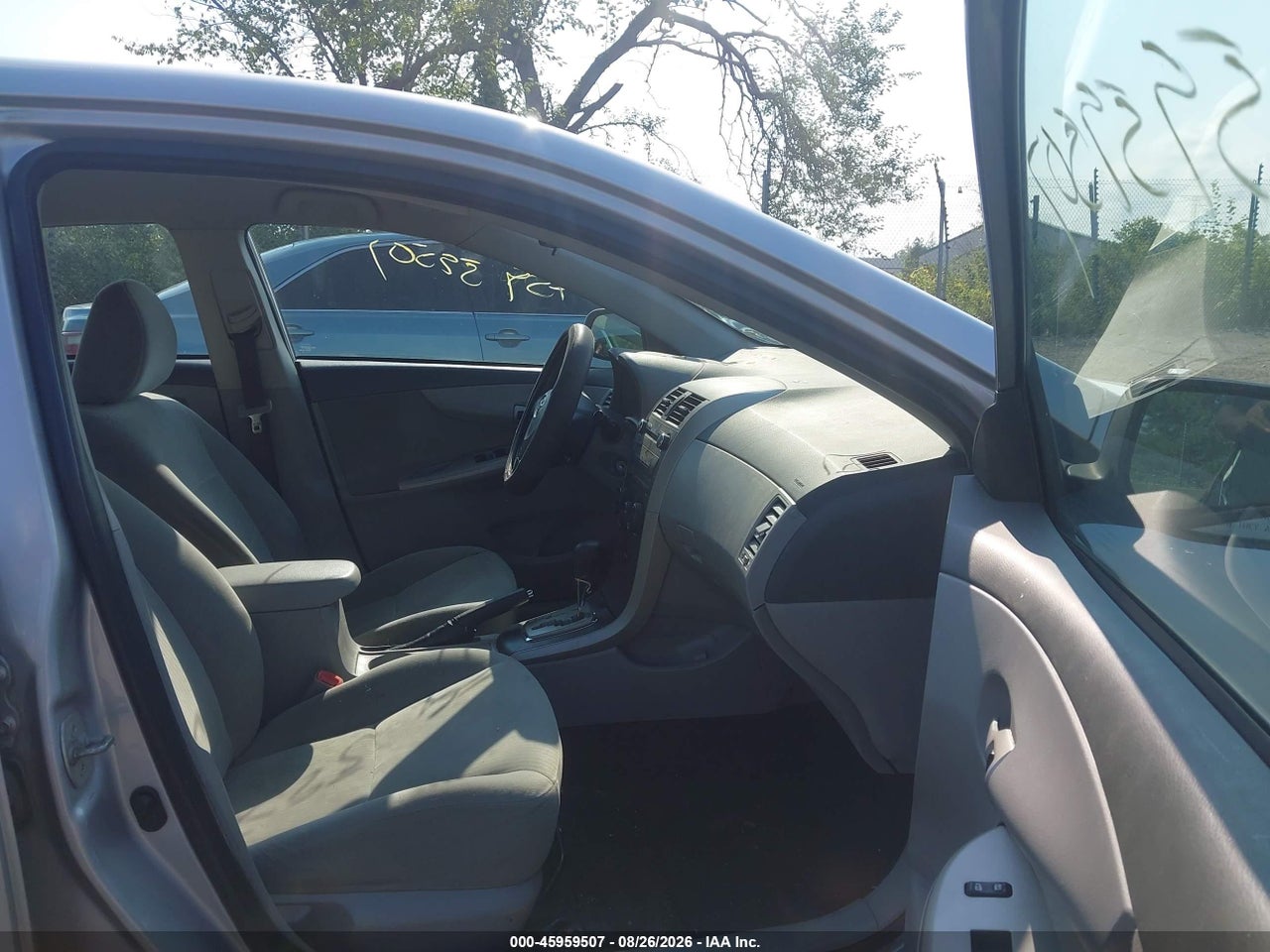 2010 TOYOTA COROLLA LE · 5/11