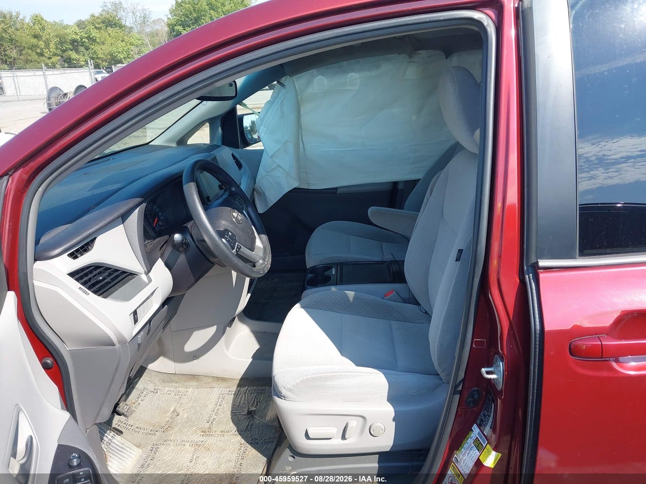 2015 TOYOTA SIENNA LE 8 PASSENGER · 5/11