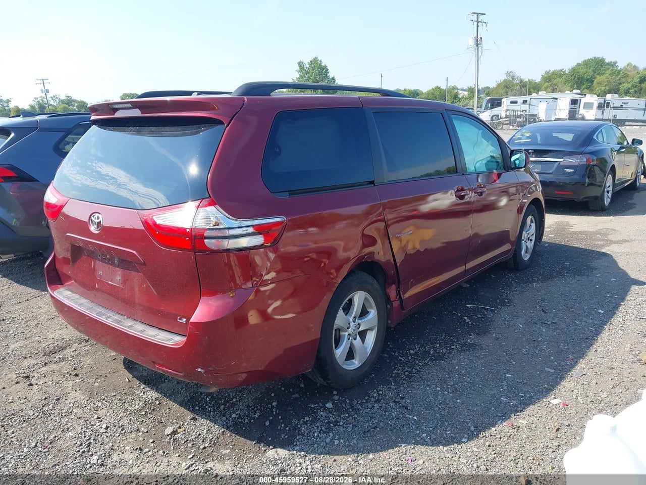 2015 TOYOTA SIENNA LE 8 PASSENGER · 4/11