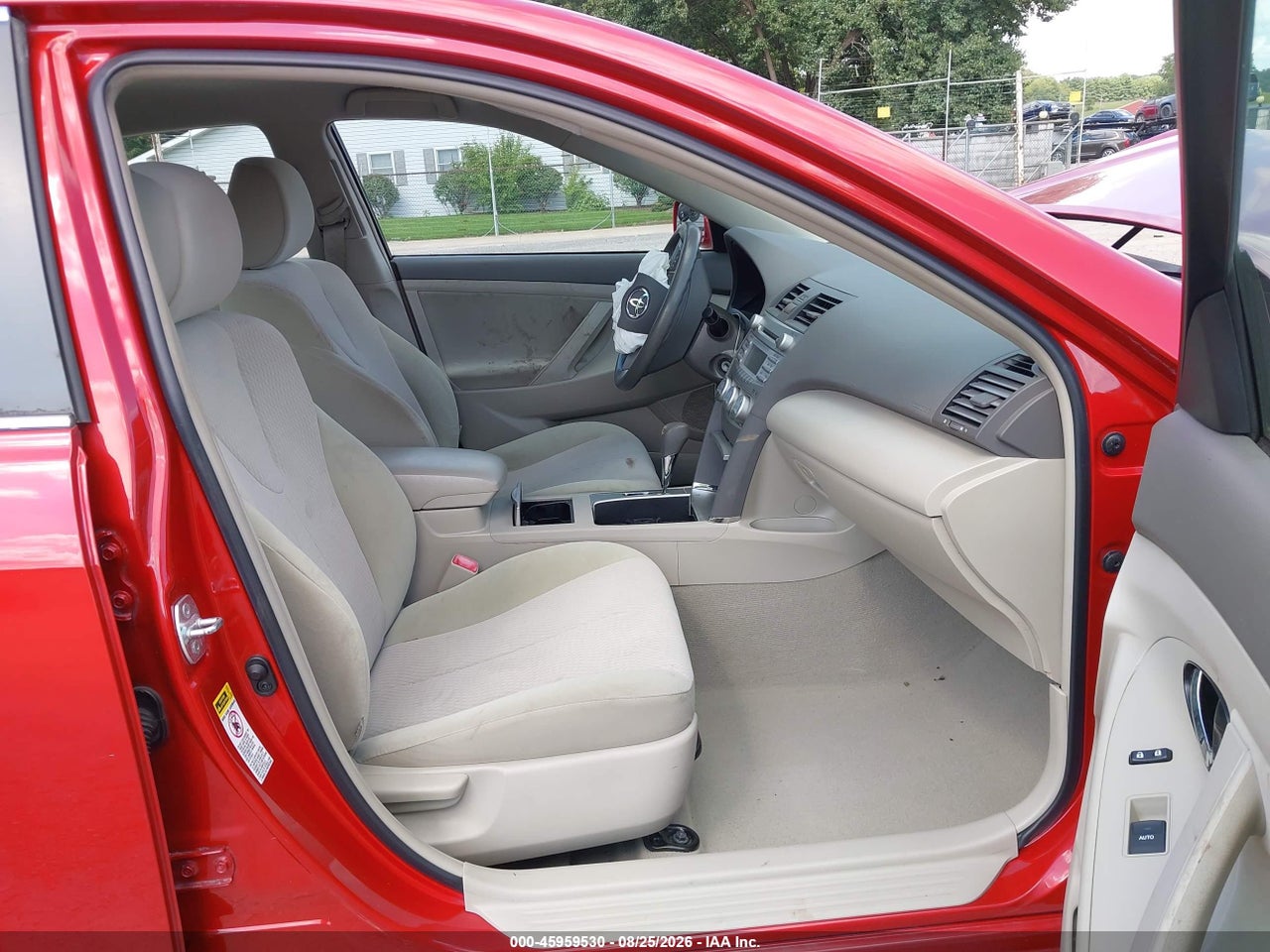 2011 TOYOTA CAMRY LE · 5/11