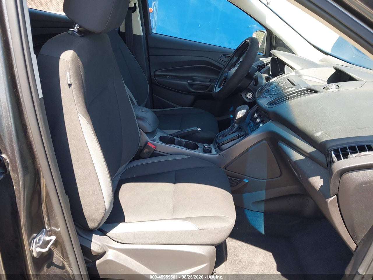 2016 FORD ESCAPE S · 5/10