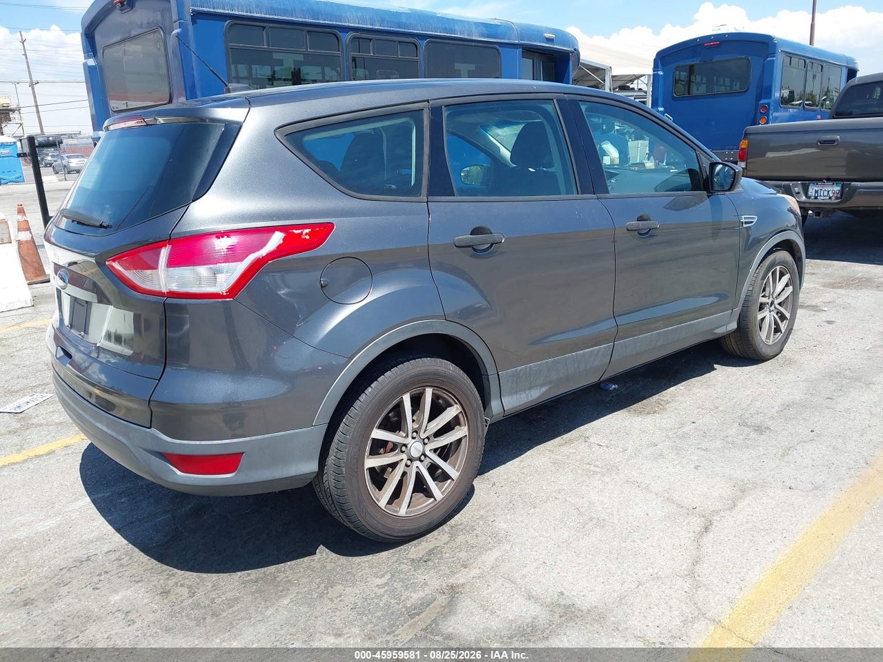 2016 FORD ESCAPE S · 4/10