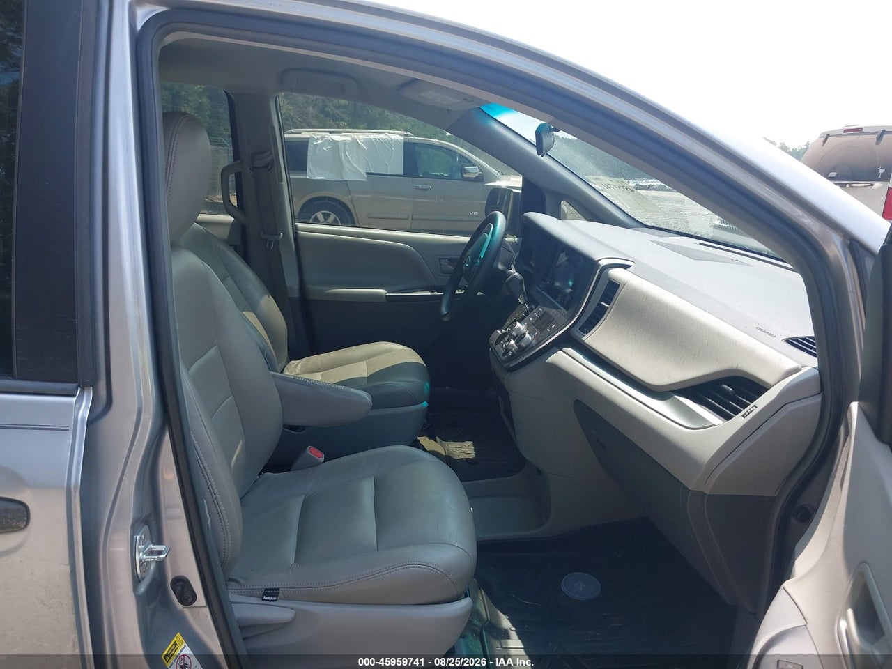2017 TOYOTA SIENNA L 7 PASSENGER · 5/10