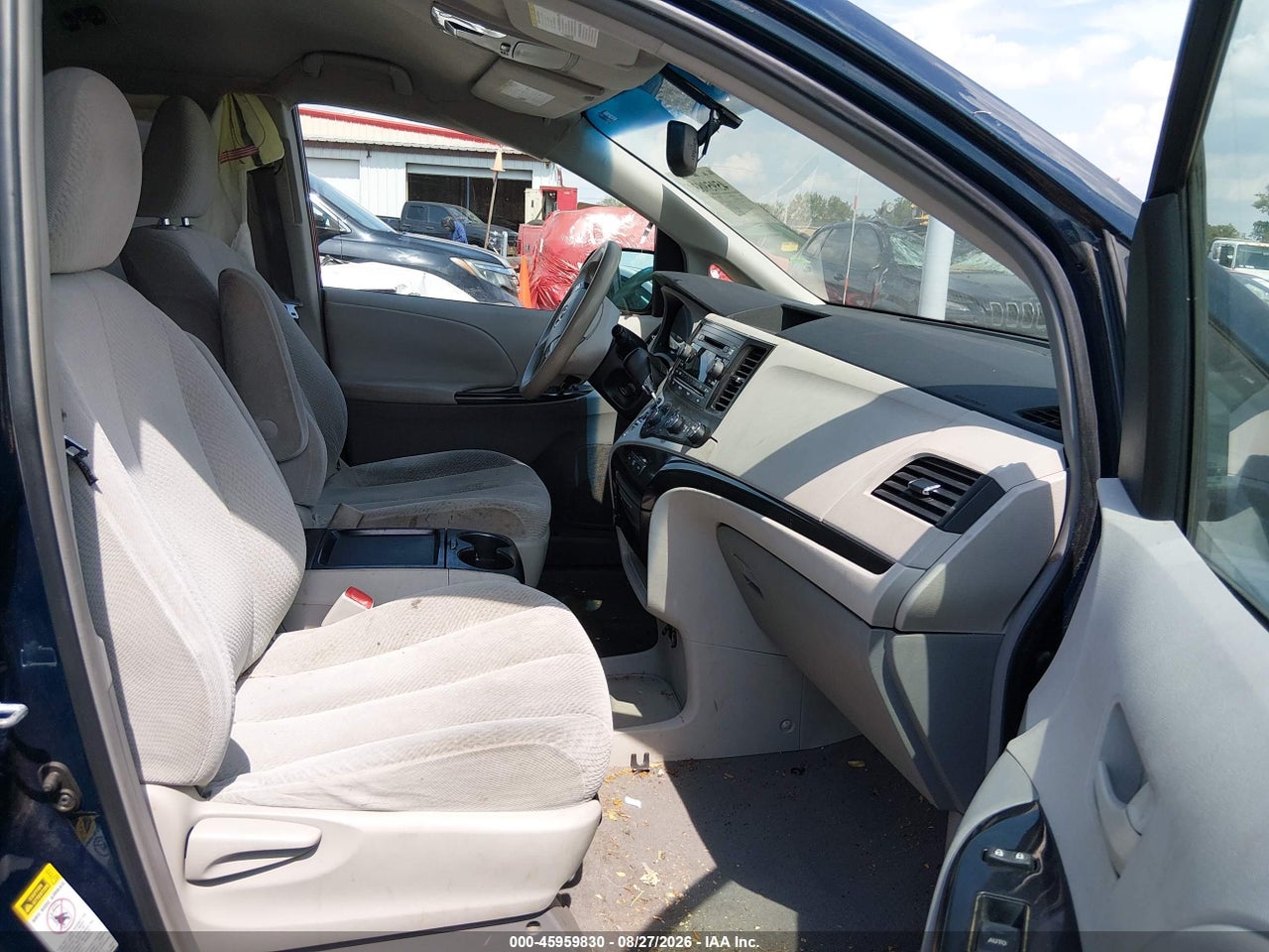 2011 TOYOTA SIENNA LE V6 · 5/11