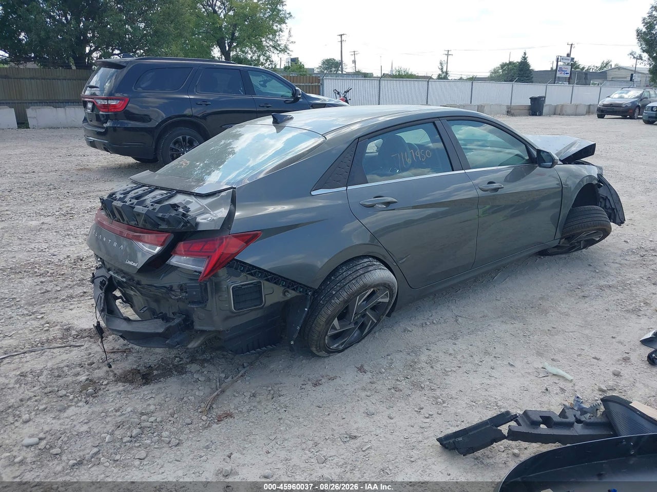 2025 HYUNDAI ELANTRA LIMITED · 4/10