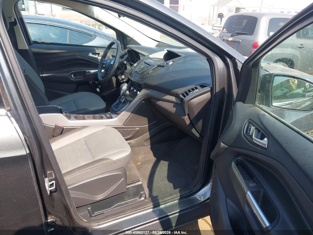 2016 FORD ESCAPE SE · 5/11