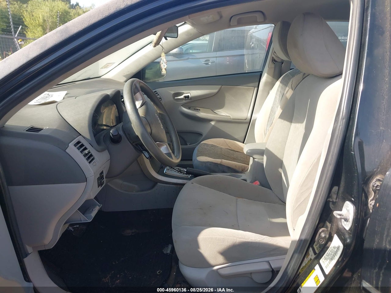 2010 TOYOTA COROLLA LE · 5/11